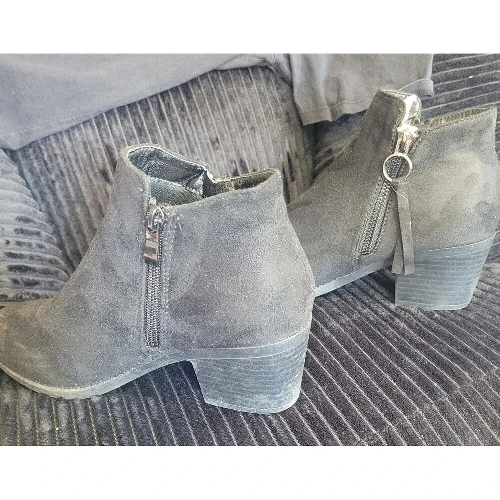 Charlotte Russe Grey Suede Ankle Boots – Size 8